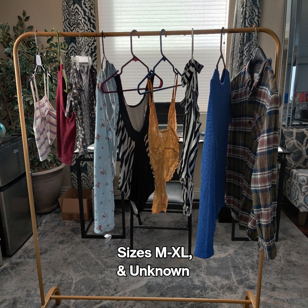 USED/NEW BUNDLE Of Women's Clothes